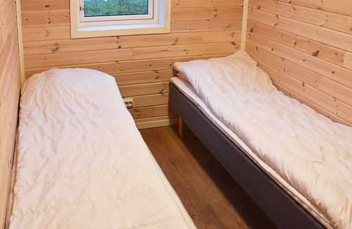 Vagsoy House | Ideal 6-Person Holiday Home with Oceanfront Views in MÅLØY