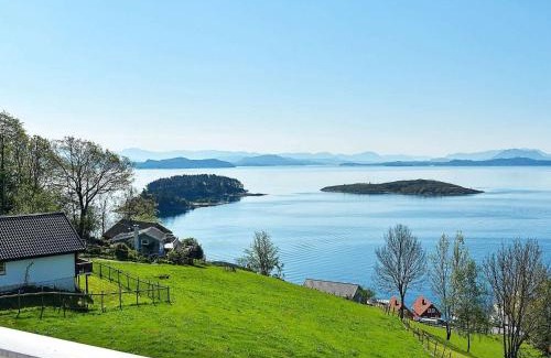 Tysnes Apartment | Family-Friendly Retreat at Apartment Onarheim II