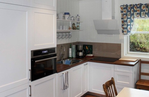 Torget House | Cozy 6-Person Holiday Home with Ocean View in Sømna