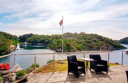 Bomlo House | Ideal Holiday Home for 6 in Urangsv g with Family Amenities