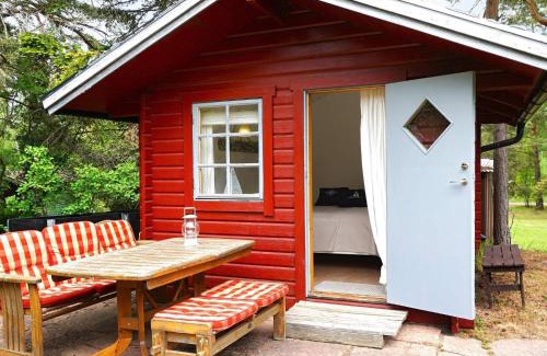 Monsteras House | Family-Friendly Retreat at Holiday Home Mönsterås VII