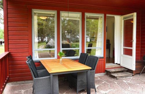Monsteras House | Family-Friendly Retreat at Holiday Home Mönsterås VII