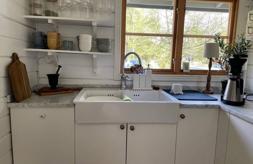Vato House | Ideal Holiday Home for 6 in VäTö with Pool & Breakfast