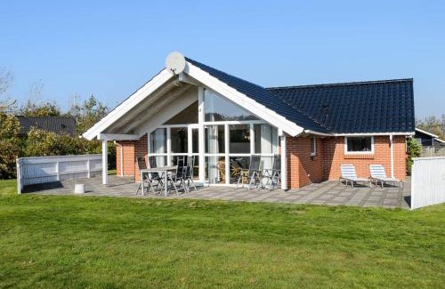 Skaven Strand House | Pet-Friendly Holiday Home Tarm XV for Family Getaways
