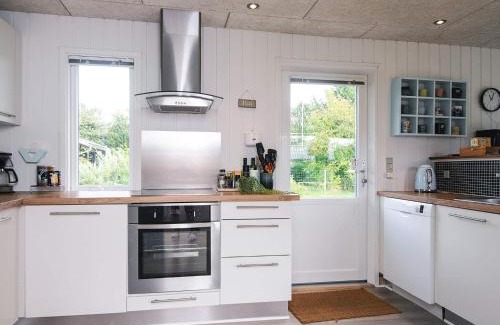 Skaven Strand House | Pet-Friendly Holiday Home for 6 in Tarm - Rated 10/10