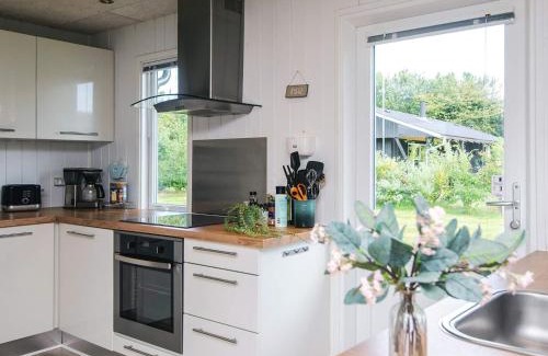Skaven Strand House | Pet-Friendly Holiday Home for 6 in Tarm - Rated 10/10