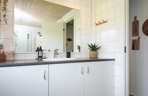 Skaven Strand House | Pet-Friendly Holiday Home for 6 in Tarm - Rated 10/10