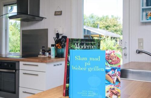 Skaven Strand House | Pet-Friendly Holiday Home for 6 in Tarm - Rated 10/10