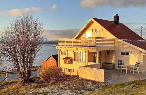 Lenvik House | Ideal Holiday Home for 6 in Finnsnes with Ocean View