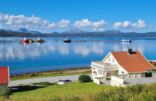 Lenvik House | Ideal Holiday Home for 6 in Finnsnes with Ocean View