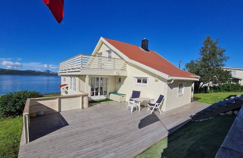 Lenvik House | Ideal Holiday Home for 6 in Finnsnes with Ocean View