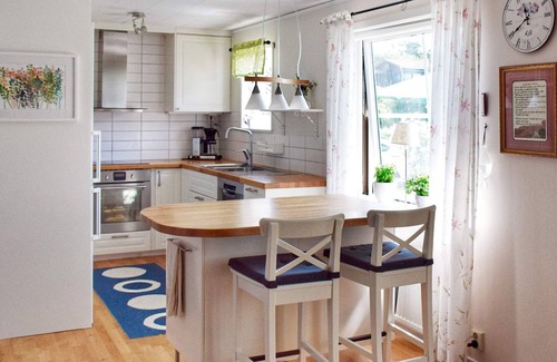 Kyrkesund House | Ideal Holiday Home for 6 in Beautiful Klövedal with Ocean Views