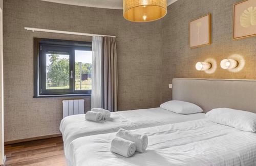 Antoing Cabin | Stylish 6-Person Retreat at Landal Forest Resort