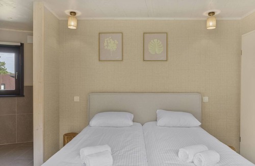 Antoing Cabin | Stylish 6-Person Retreat at Landal Forest Resort
