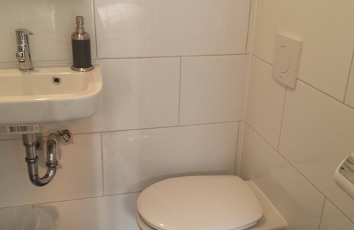 Utrecht Hotel | 6 persons family room 1 km from center