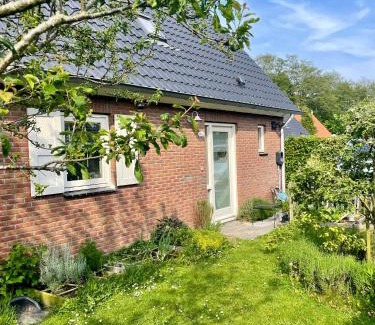 Zonnemaire House | Pet-Friendly Retreat at Vakantiehuis Lavendel for Families