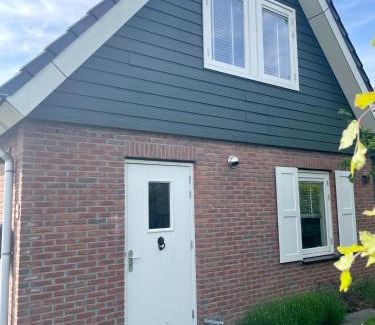 Zonnemaire House | Pet-Friendly Retreat at Vakantiehuis Lavendel for Families