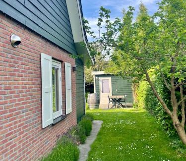Zonnemaire House | Pet-Friendly Retreat at Vakantiehuis Lavendel for Families