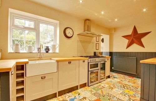 New Forest District House | 6 Pilley Green Cottage: Rated 10/10 with Pool & Spa