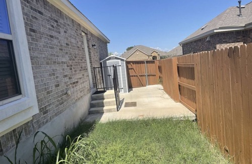 Georgetown House | Family-Friendly Home with 6 Queens and Breakfast Included