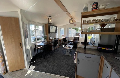 Forfar House | Pet-Friendly Retreat at 6 Rannoch with Oceanfront Views