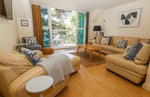 Sandbanks House | 6 Red Sails