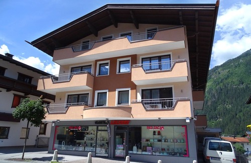Mayrhofen Apartment | Ideal 6-Room Apartment with Balcony in Mayrhofen