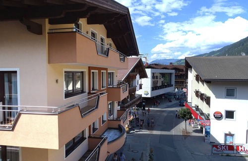 Mayrhofen Apartment | Ideal 6-Room Apartment with Balcony in Mayrhofen