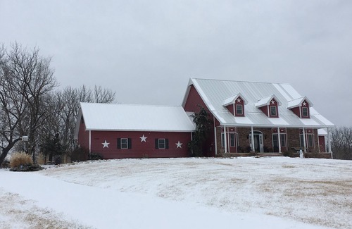 Edwardsville House | Experience 6-Star Country Living Near Downtown KC