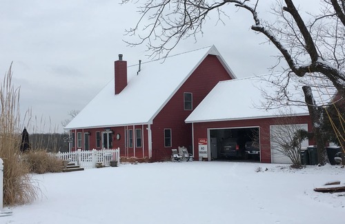 Edwardsville House | Experience 6-Star Country Living Near Downtown KC