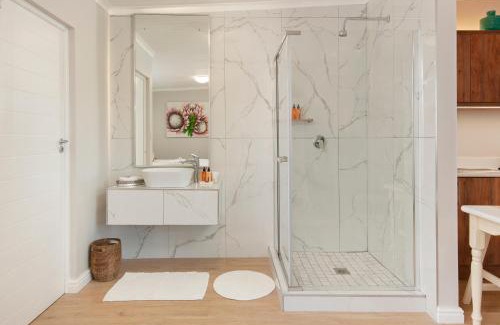Eastcliff House | Oceanfront 6 Stemmet Lodge: Guest Rated 9/10 with Pool