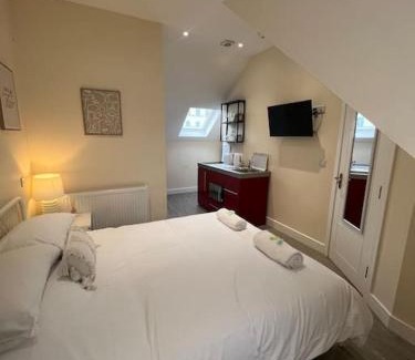 Filton Apartment | Convenient Studio Flat Just 50m from Airbus - Rated 8.5