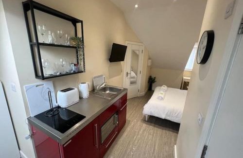 Filton Apartment | Convenient Studio Flat Just 50m from Airbus - Rated 8.5