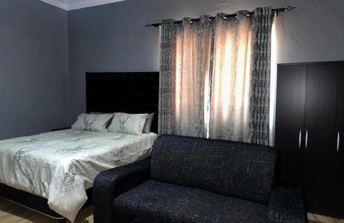 Bezuidenhout Valley Apartment | Comfortable Curve Apartment Unit 28 - Ideal for Families