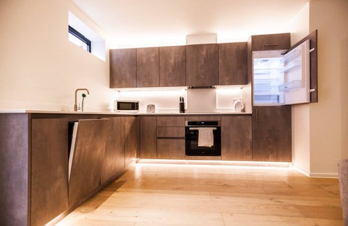 St Leonards-On-Sea Apartment | Beachside Retreat: 6 The Hideaway with Ocean Views