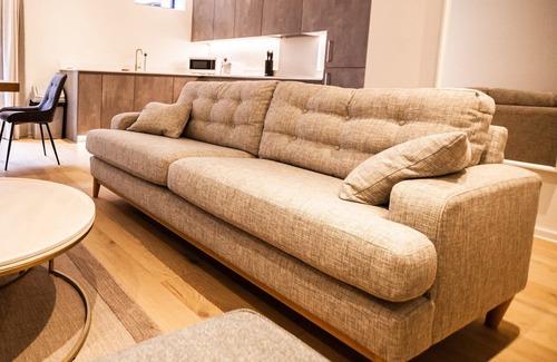 St Leonards-On-Sea Apartment | Beachside Retreat: 6 The Hideaway with Ocean Views