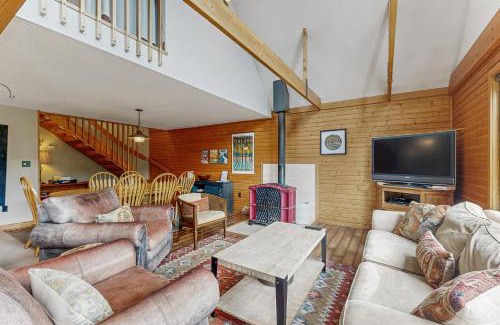 Intervale House | Family-Friendly Retreat at 6 Zermatt Strasse with Hot Tub