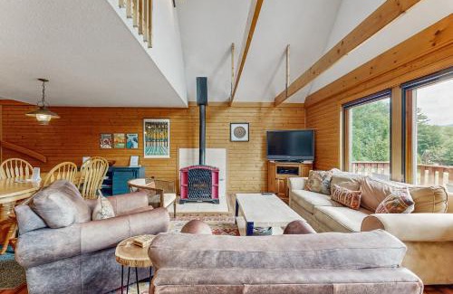 Intervale House | Family-Friendly Retreat at 6 Zermatt Strasse with Hot Tub