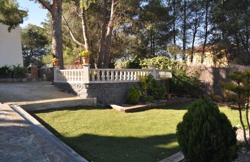 Calafell House | Experience 60 Carrer Tomàs Breton: Pet-Friendly Retreat