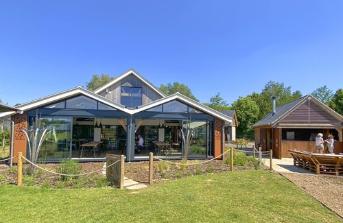 Malmesbury House | Discover 60 Howells Mere: Family-Friendly, Spa & Pool Access