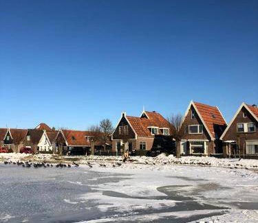 Grootschermer Apartment | Cozy 60 m² Apartment with Kitchen for Up to 3 Guests