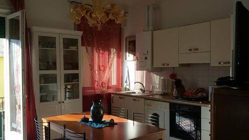 Lazise Old Town Apartment | Spacious 60 m² Apartment with Kitchen for Up to 6 Guests