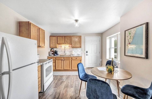 Algoma Apartment | Spacious 2-Bedroom Apartment for Families and Groups