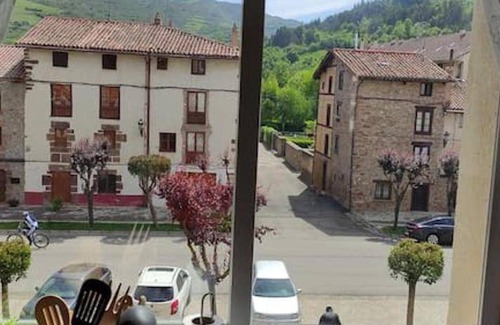 Ezcaray Apartment | Spacious 3-Bedroom Apartment with Kitchen for 6 Guests