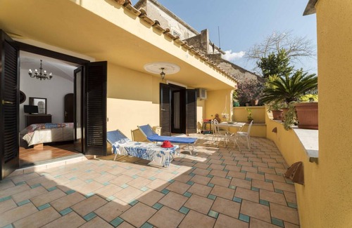 Positano House | Spacious 2-Bedroom House for Up to 5 Guests