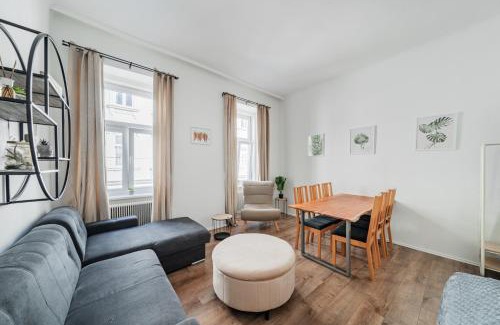 Funfhaus Apartment | Stylish 60 m2 Apartment Near Westbahnhof - Family & Pet Friendly