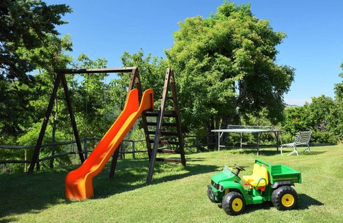 Marradi Villa | Spacious 2-Bedroom Villa with Pool and Breakfast Included