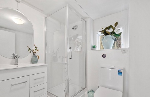 Auckland House | Cozy Retreat with Pool and Pet-Friendly Amenities