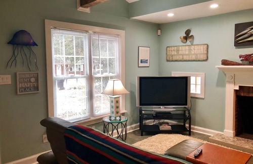 Northeast Virginia Beach Cottage | Coastal Getaway: 60 Seconds to Beach - Duplex Retreat
