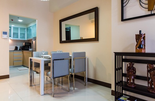 Salcedo Village Apartment | Comfortable 1 B/R Oasis @ Two Central with Pool & Spa